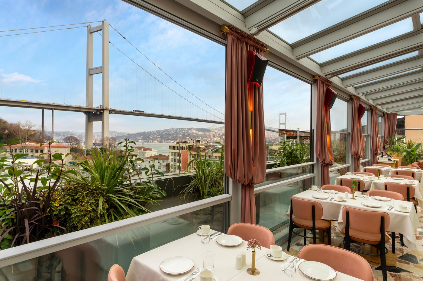 Crowne-Plaza-Istanbul-Ortakoy-Bosphorus-Restaurant-31