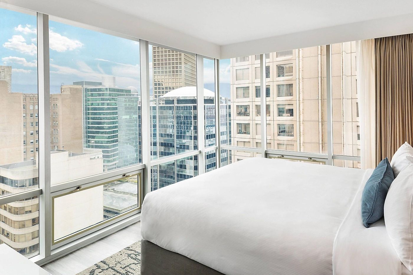 Delta-Hotels-By-Marriott-Vancouver-Downtown-Suites-Room-29