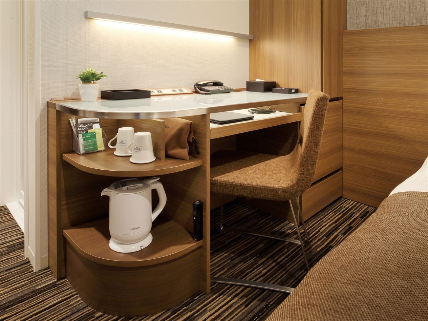 Keio Presso Inn Hamamatsucho-Japan-Tokyo-Room-3