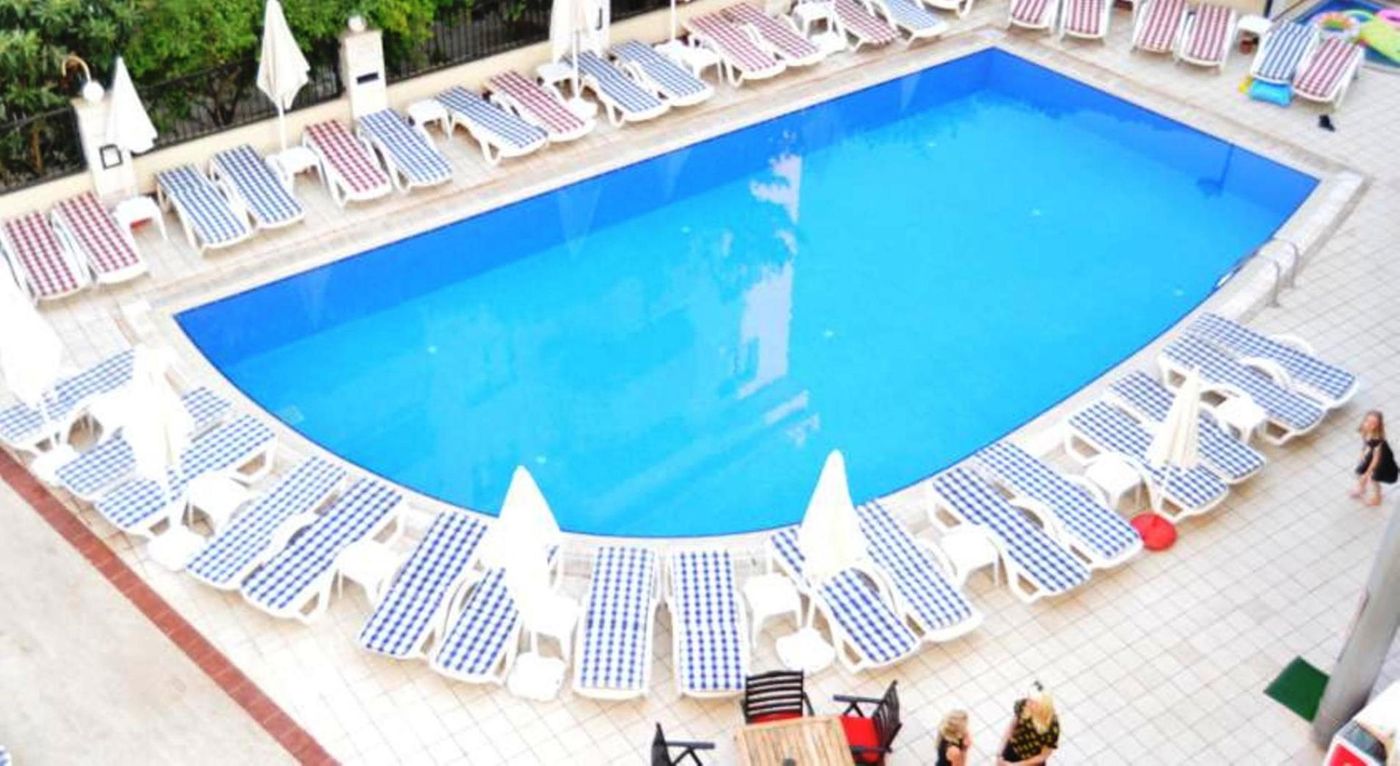 Almena-Hotel-Pool-5