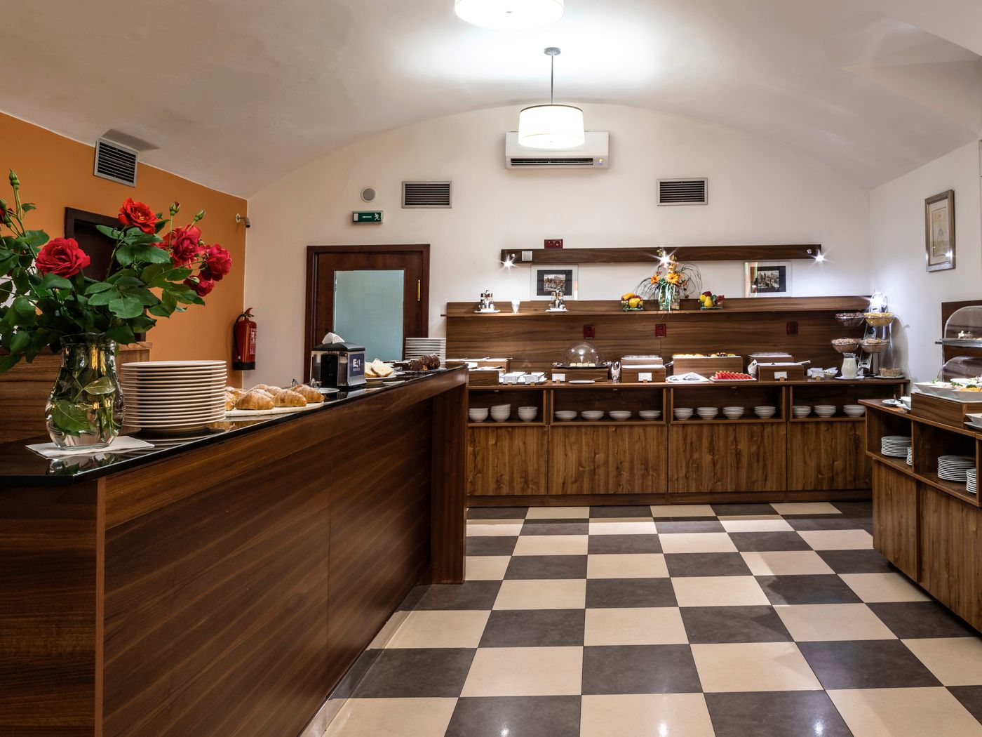 EA-Hotel-DownTown-Restaurant-31