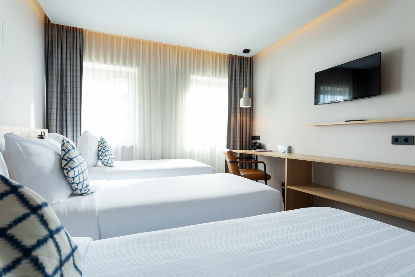 Urban-Lodge-Hotel-Room-39