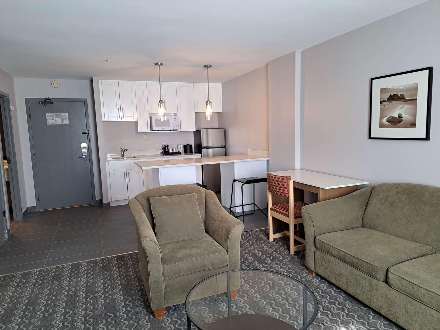 Best-Western-Plus-Vancouver-Airport-Hotel-Room-9