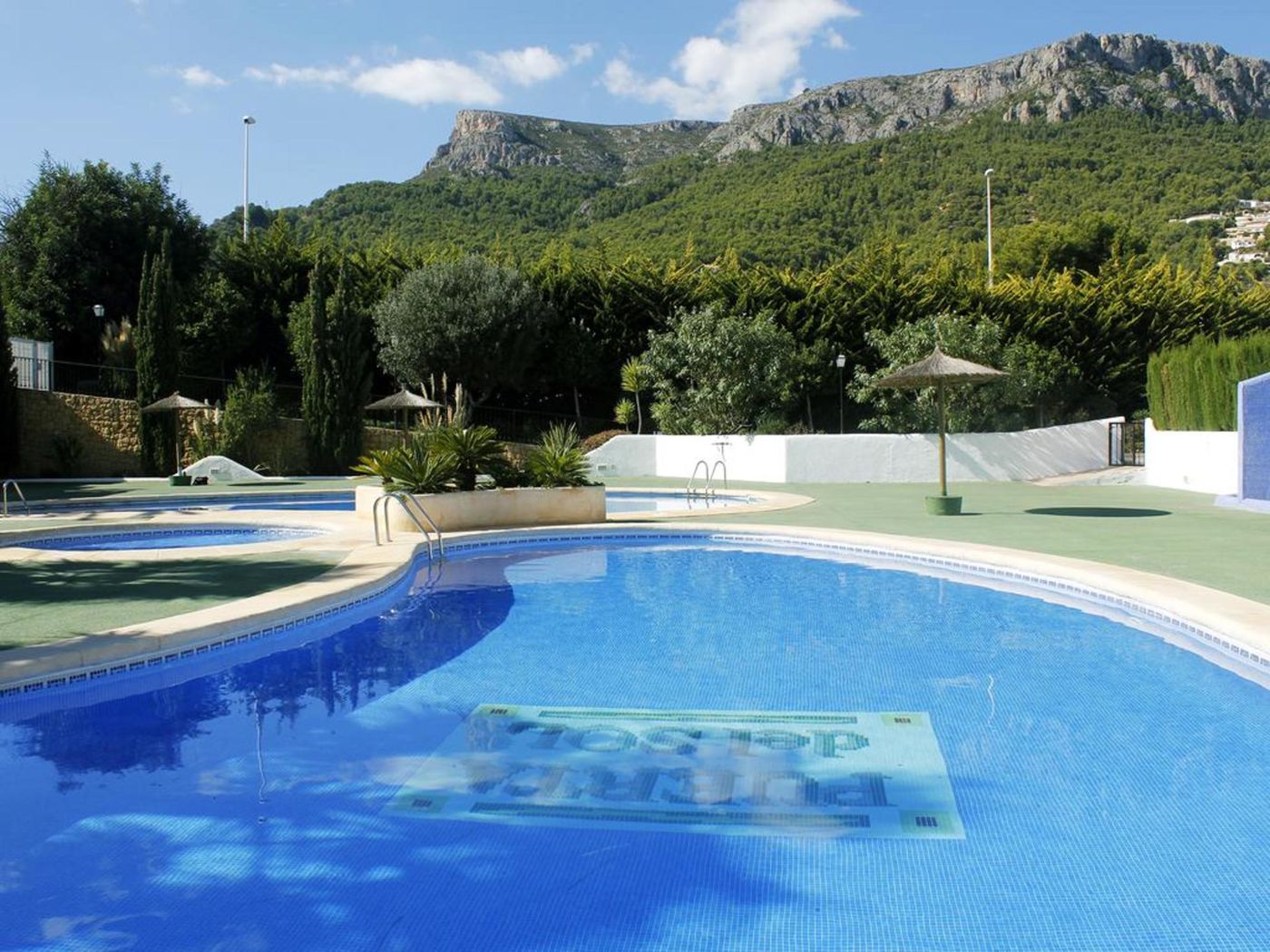 Puerta-del-Sol-Apartamentos-Pool-2