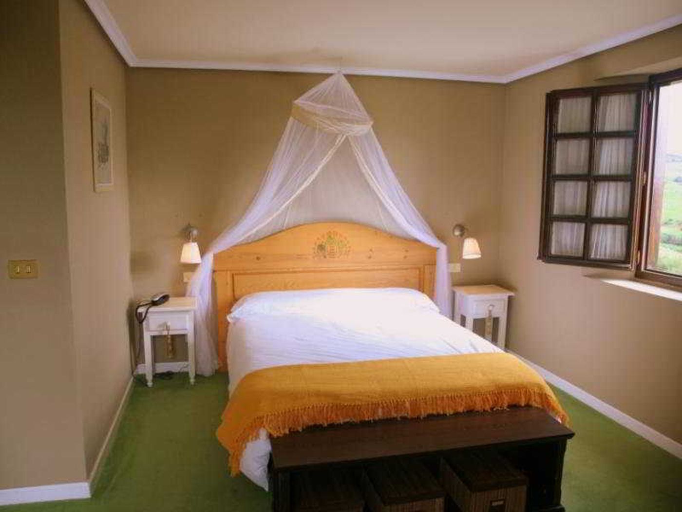 Colegiata-Spain-SANTILLANA DEL MAR-Room-6