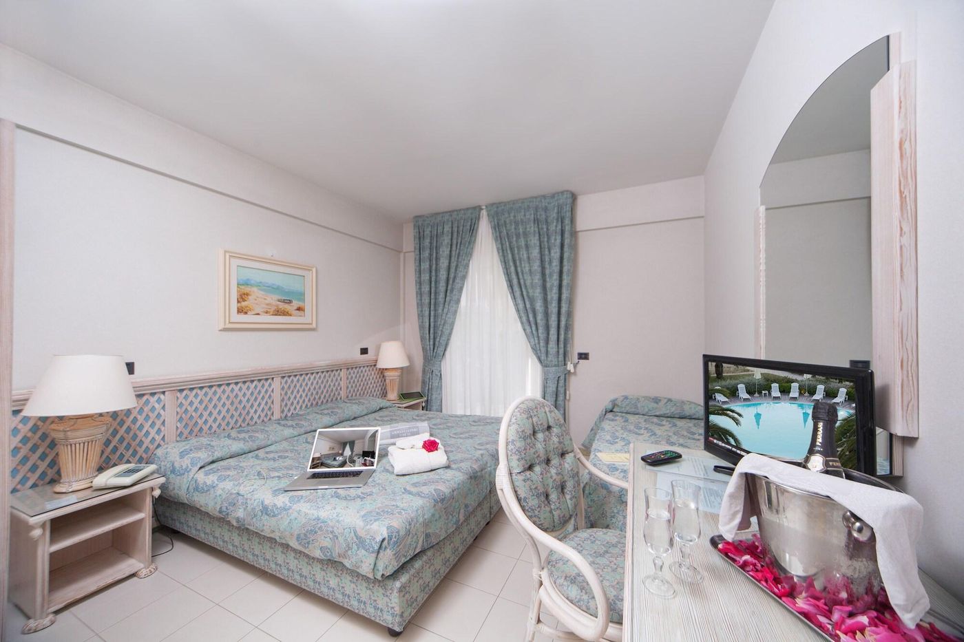Hotel-Ambasciatori-Room-8