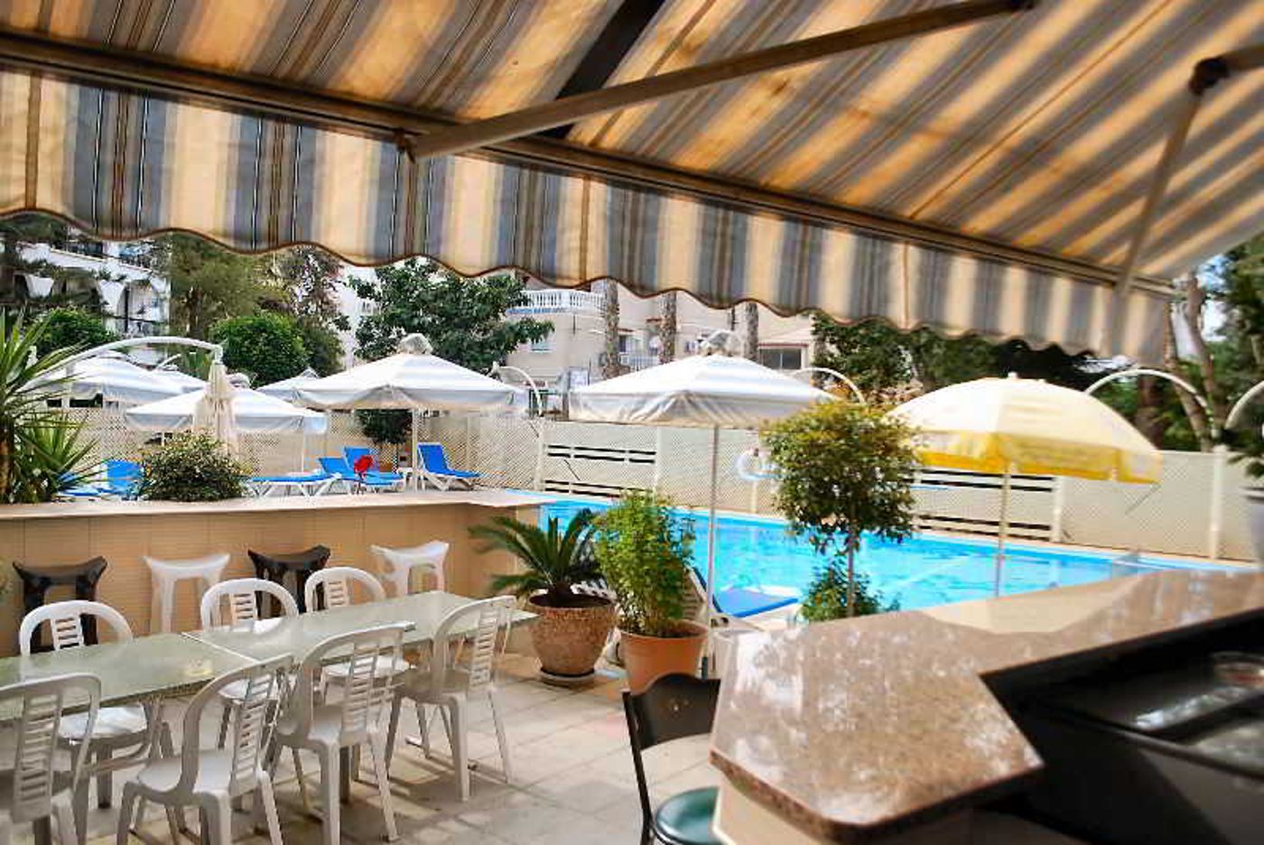 Hotel-San-Remo-Pool-5