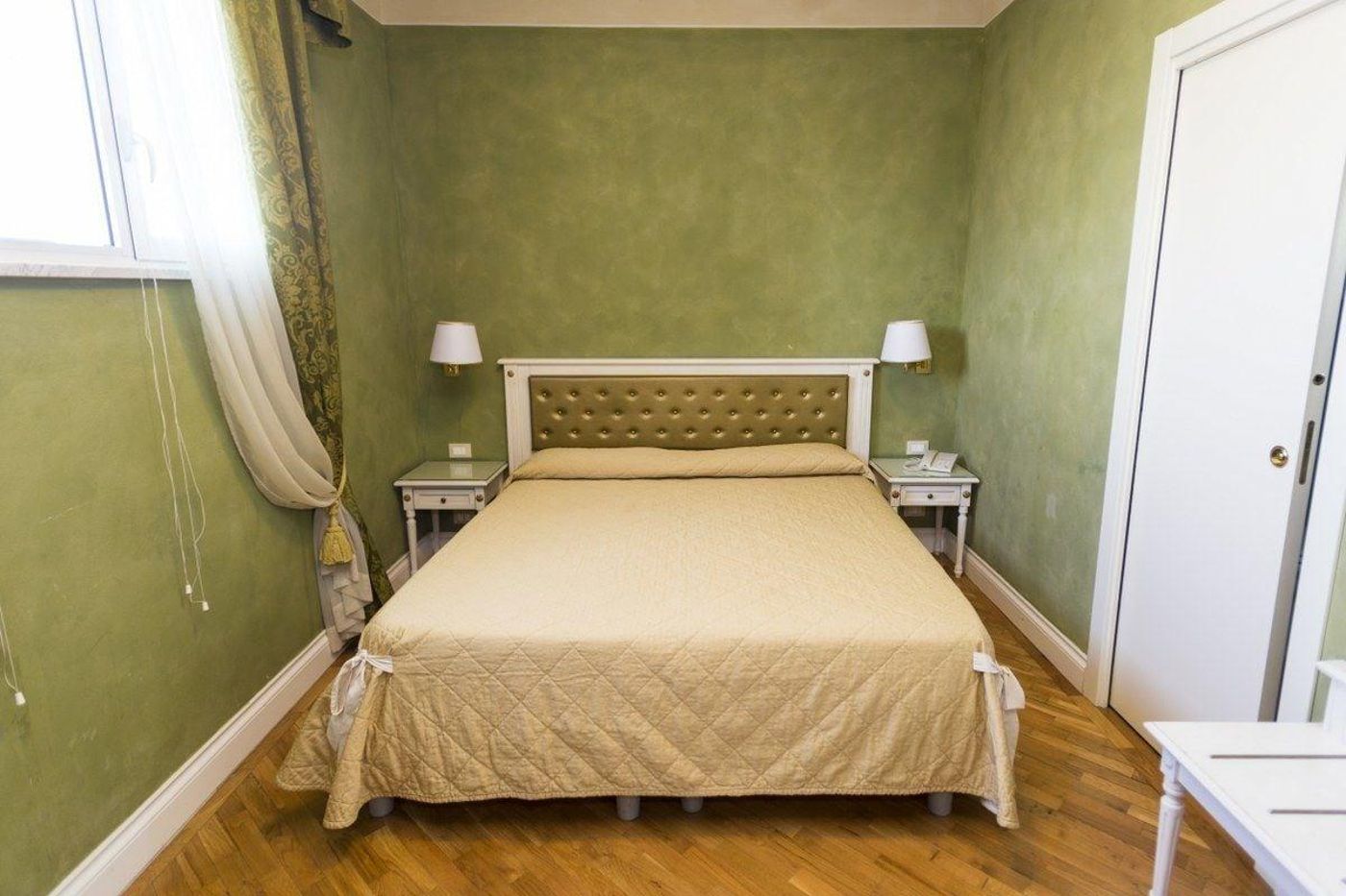 Hotel-Gennarino-Room-16