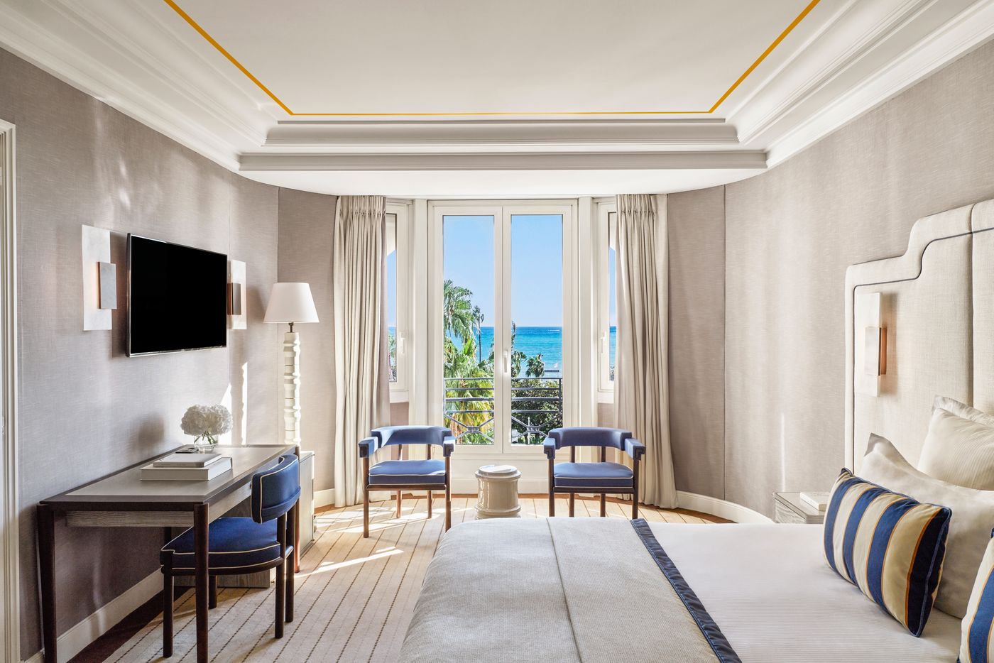 H----tel-Barri----re-Le-Majestic-Cannes-Room-24