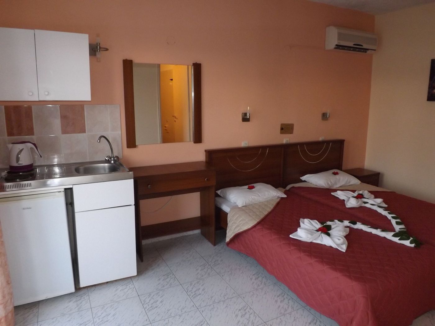Leonidas-Hotel-And-Studios-Room-33