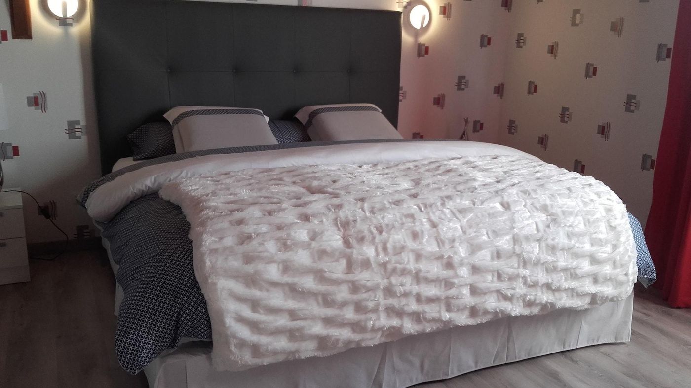 Chambre Du Jardin Fleuri-France-SAINT-AUBIN-LES-ELBEUF-General view-1