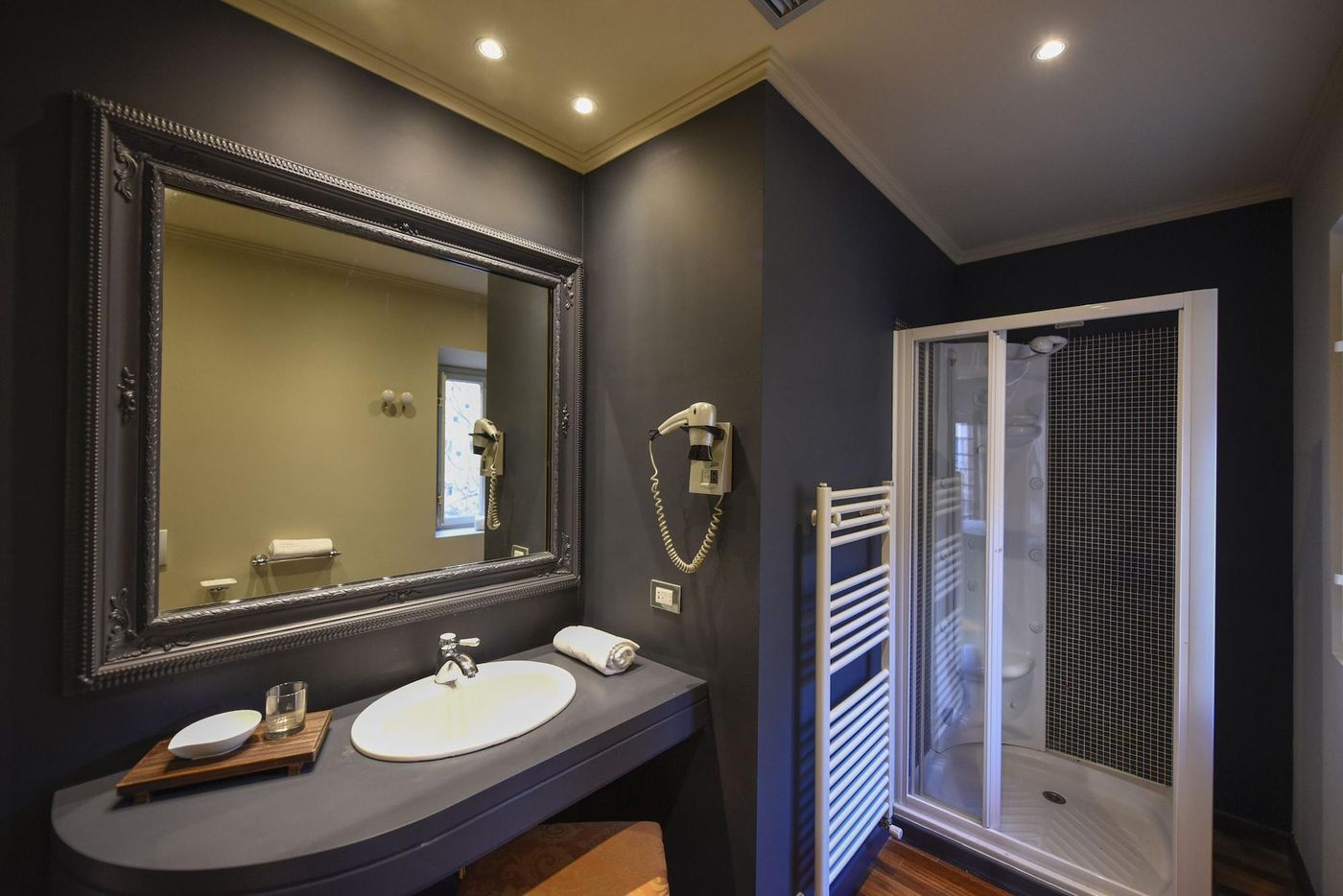 The-Tuscanian-Hotel-Room-27