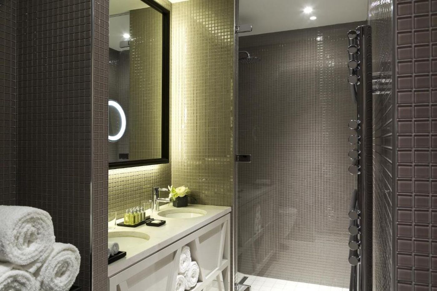 La-Clef-Tour-Eiffel-Paris-by-The-Crest-Collection-Room-35