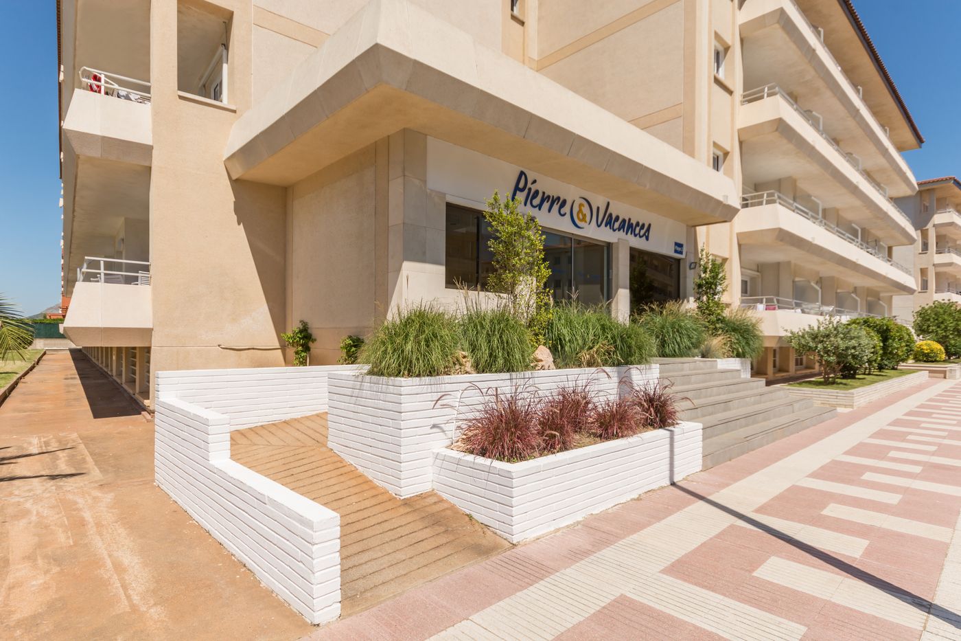 Pierre-et-Vacances-Estartit-Playa-General-view-12