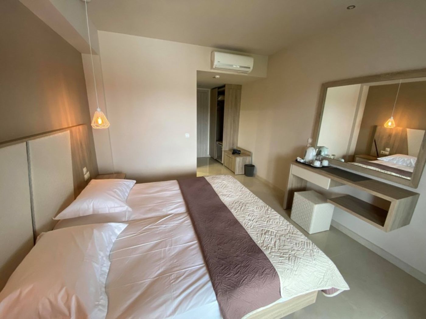 Eleni-s-Garden-Room-26