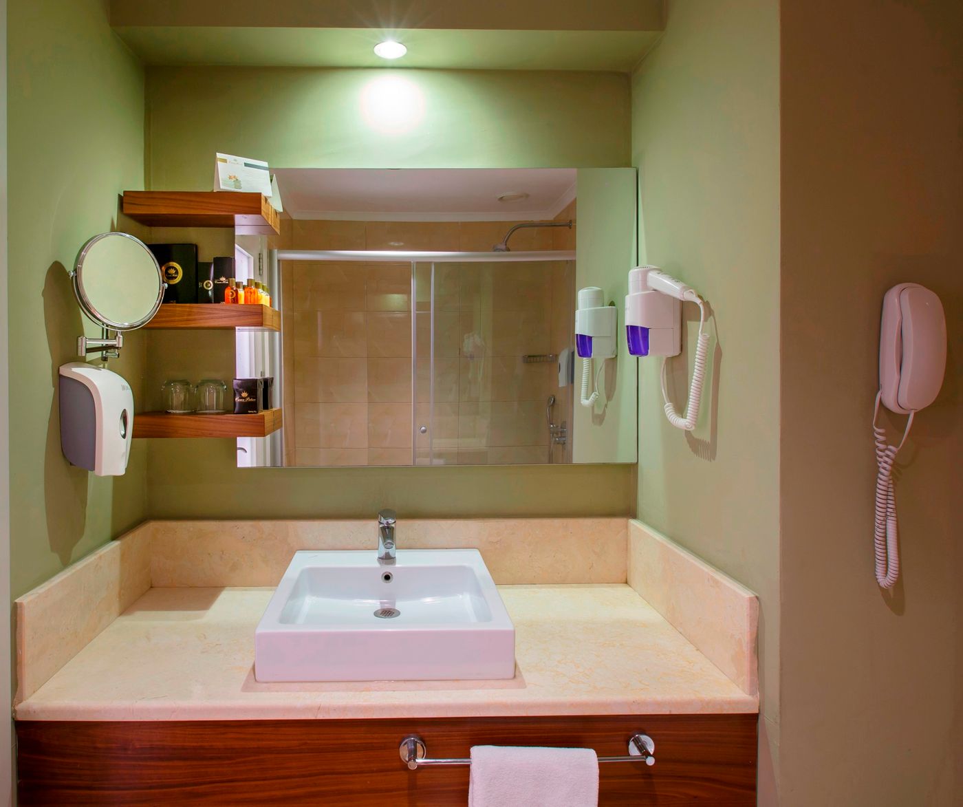 Side-Crown-Serenity-Room-27