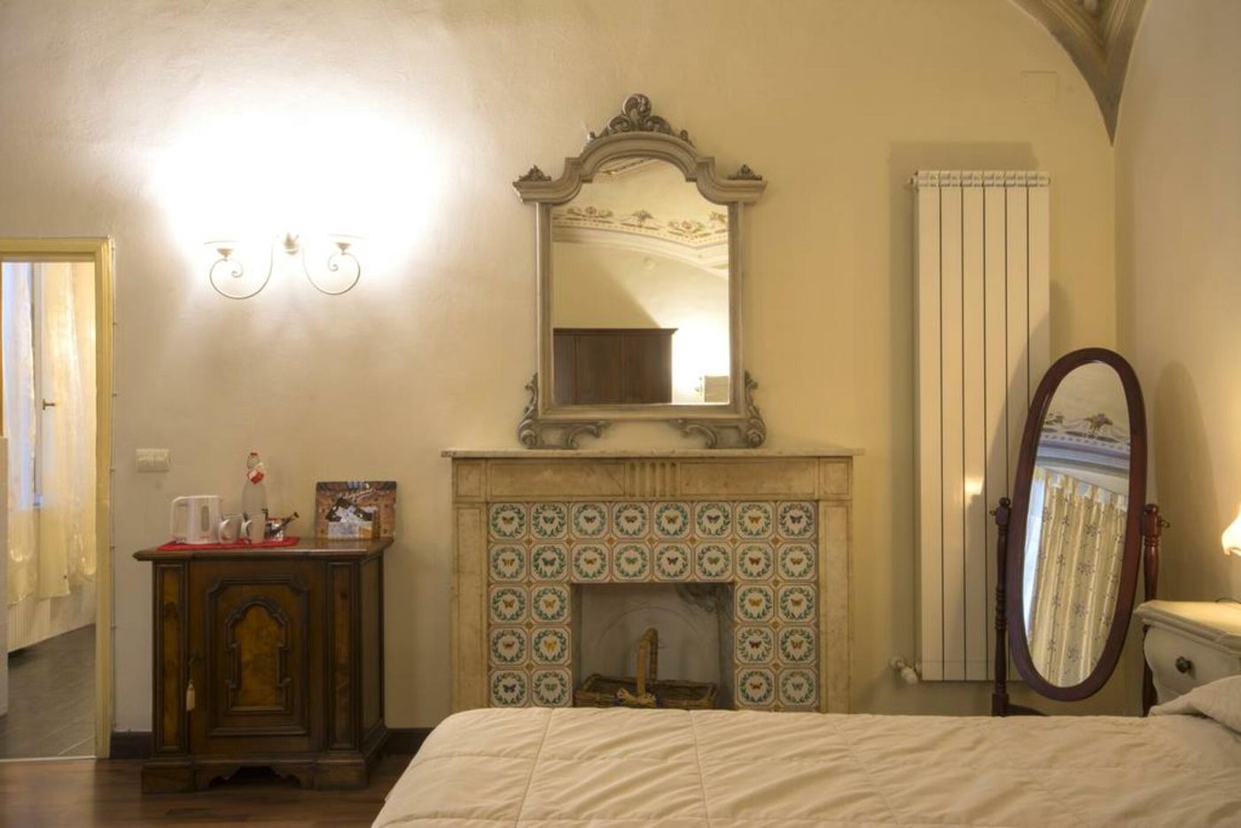 Palazzo-Bulgarini-Room-11