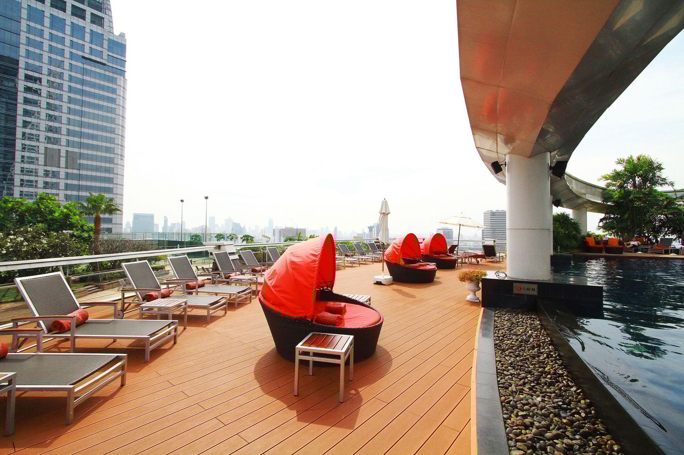 Centara-Grand-at-CentralWorld-Pool-98