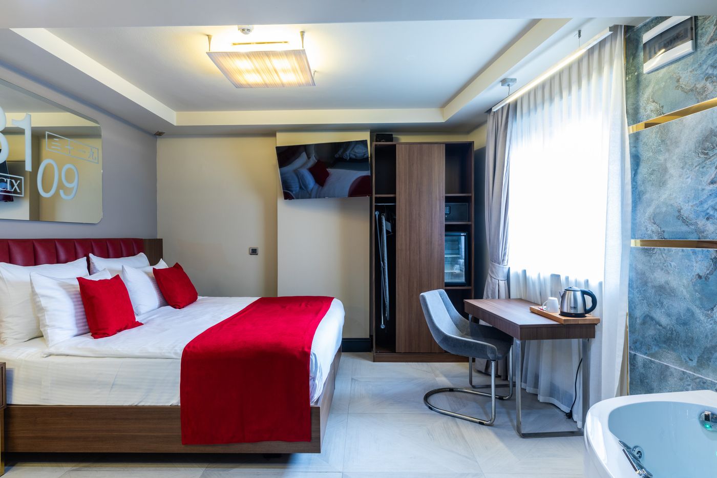 Ramada-by-Wyndham-Istanbul-Pera-Room-27