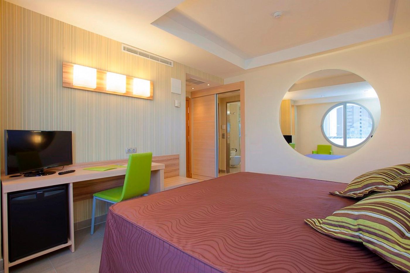 Riviera-Beachotel-Room-15