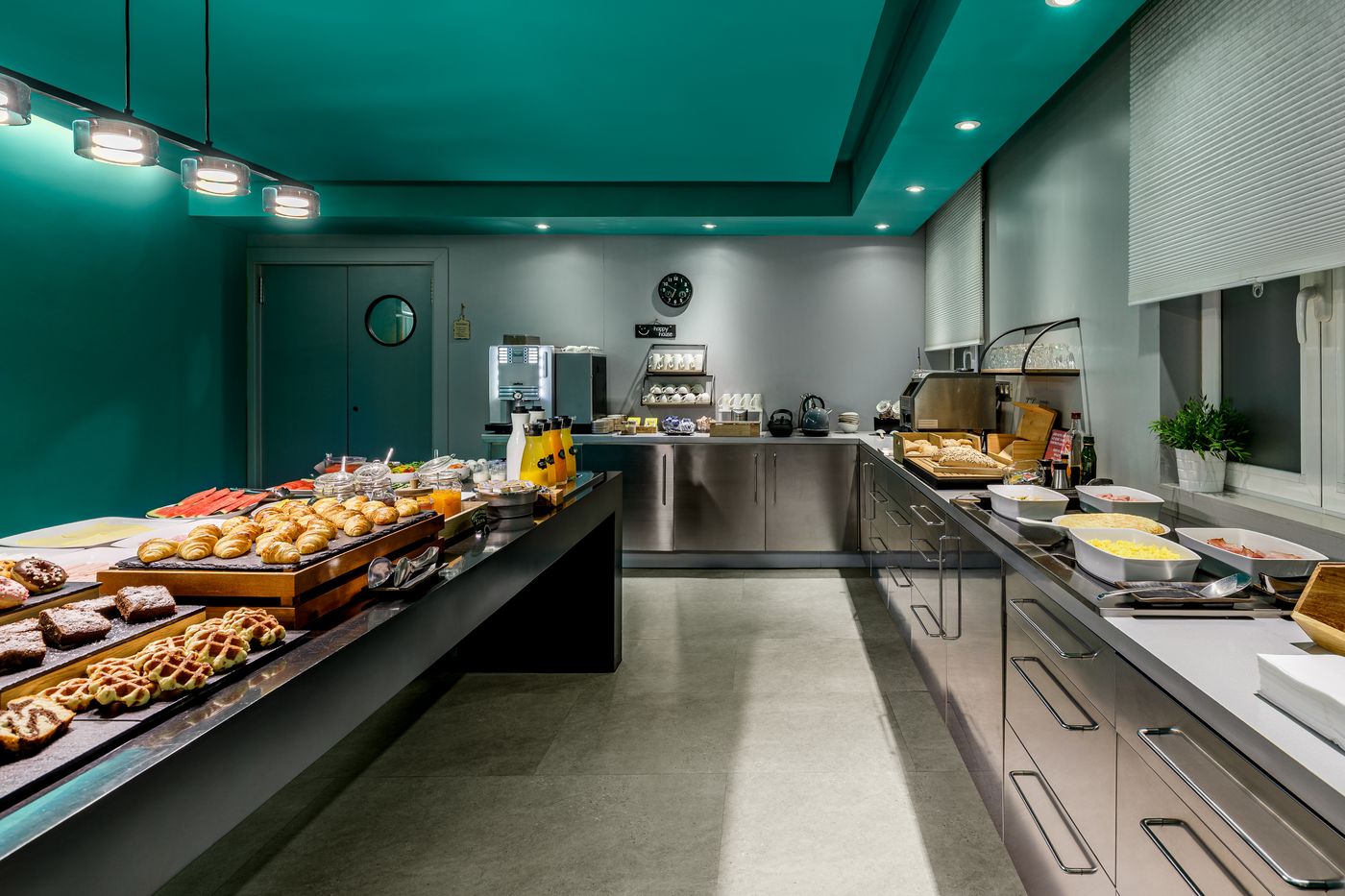 Room-Mate-Mario-Bar-25