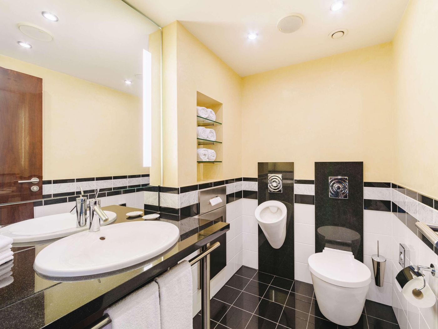 Pullman-Berlin-Schweizerhof-Room-35