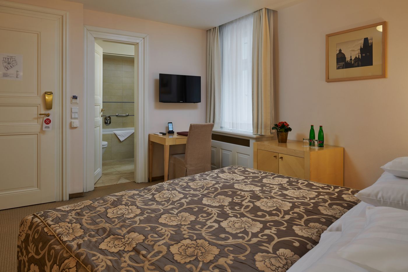 Ventana-Hotel-Prague-Room-15