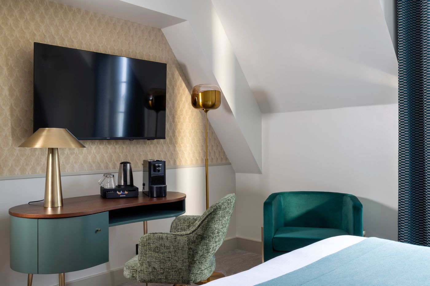 Hotel-Elysees-Bassano-Room-24