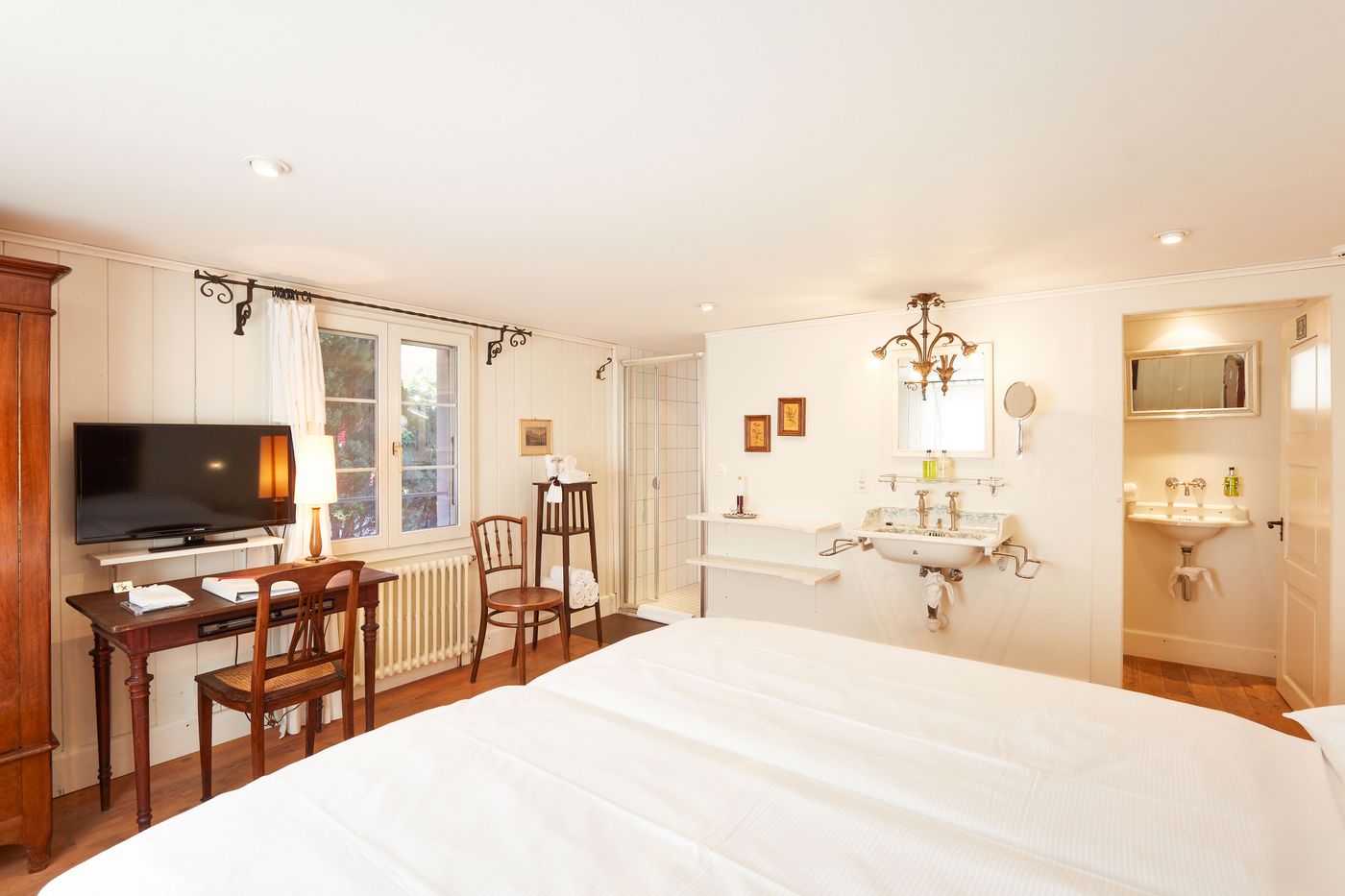 Boutique-Hotel Schluessel-Switzerland-Beckenried-Room-5