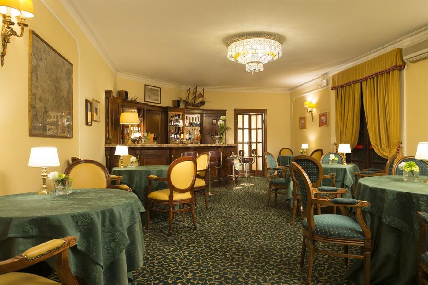 Hotel-Napoleon-Bar-5