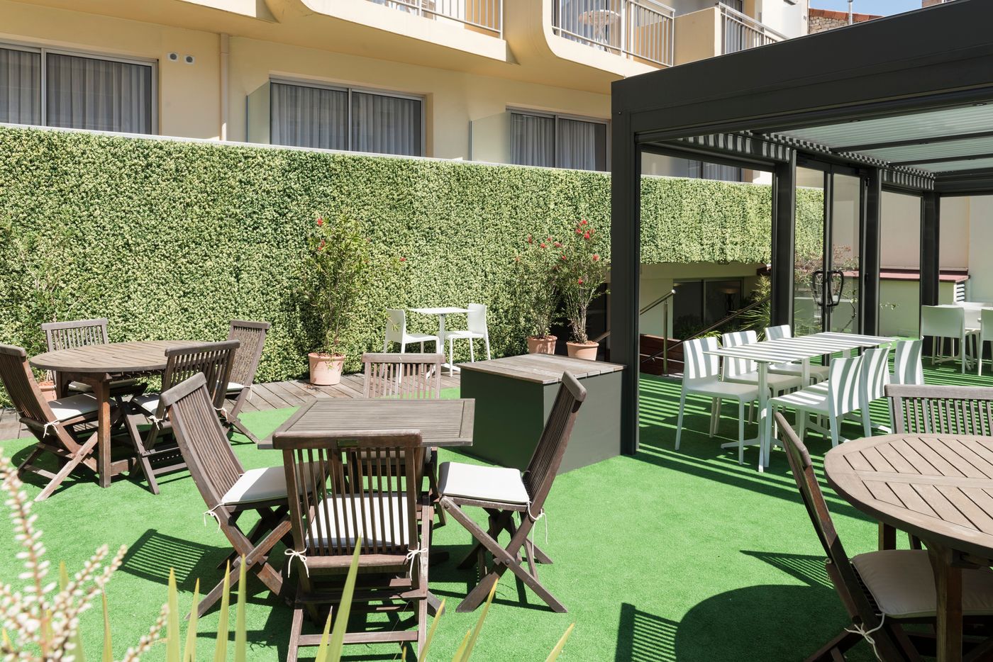 Hotel-Abrial-Cannes-Centre-Terrace-3