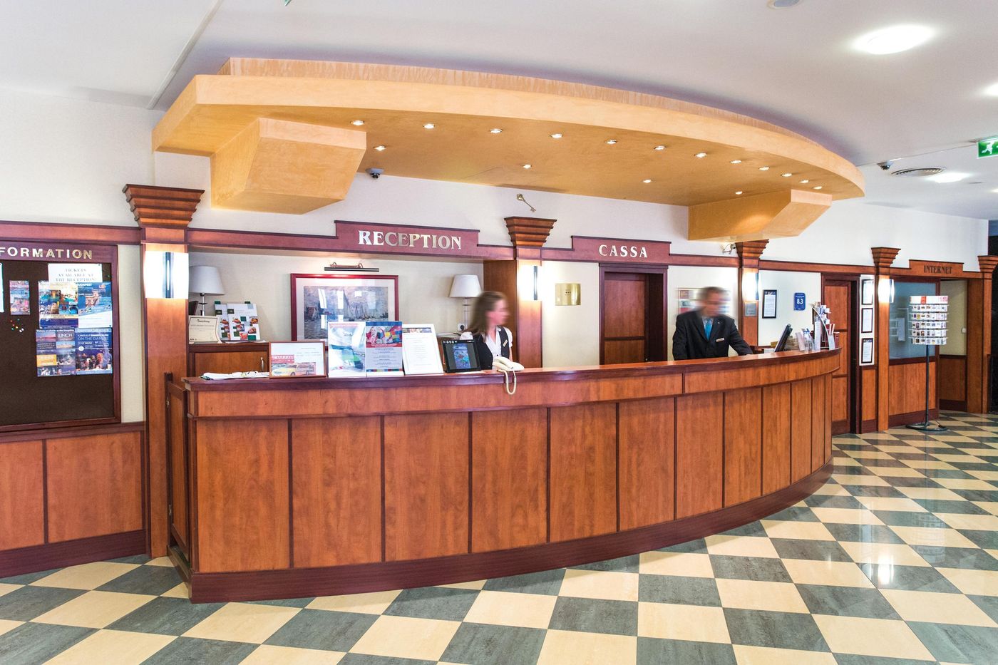 Hotel-Erzsebet-City-Center-Lobby-15