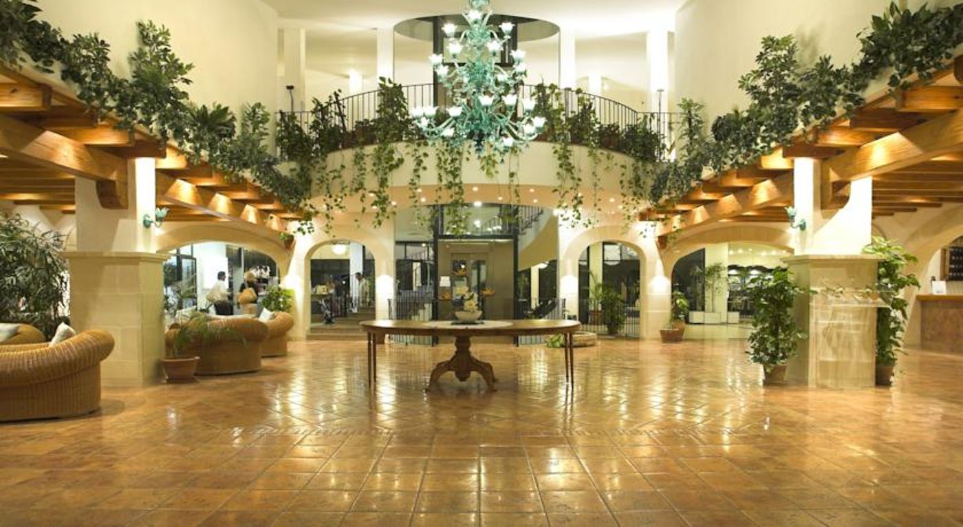 Royal Son Bou Family Club