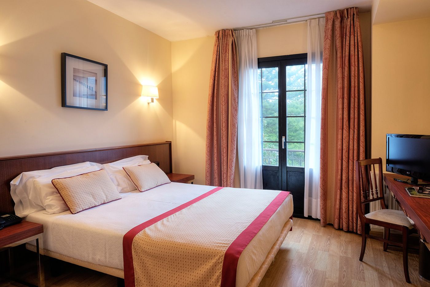 Palacio Arias-Spain-NAVIA-Room-10