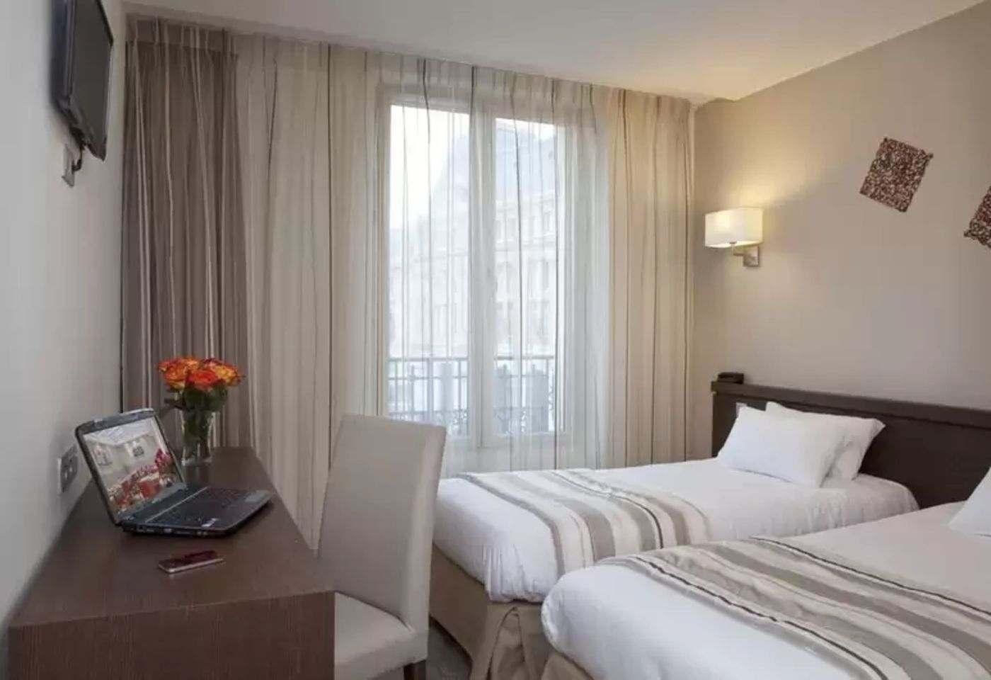 Le-Grand-Hotel-de-Normandie-Room-23