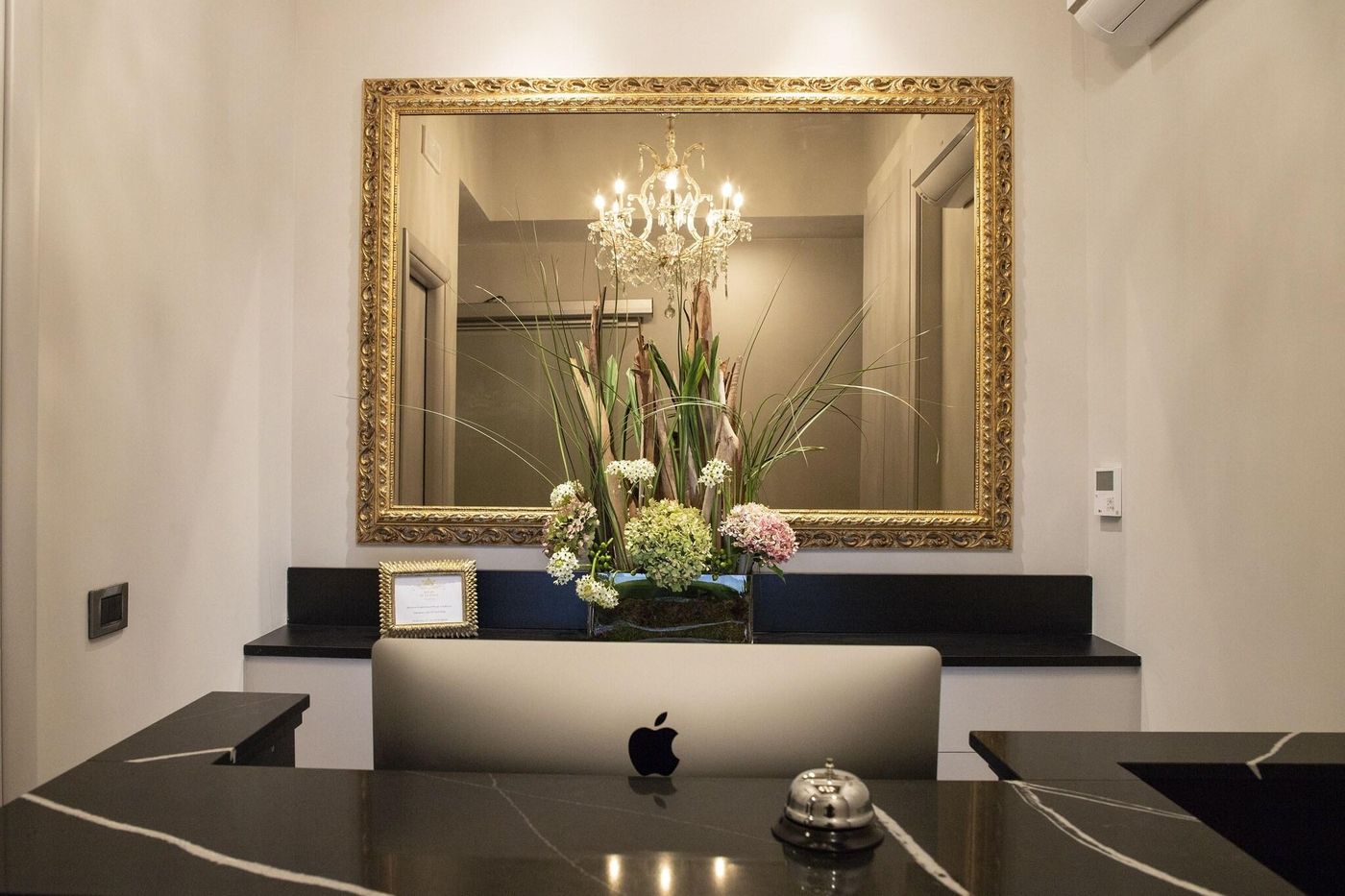 Relais-De-La-Poste-Lobby-2