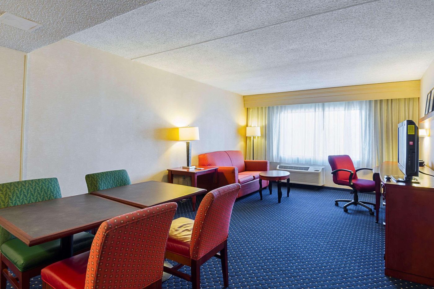 Quality-Inn-Boston-revere-Room-11