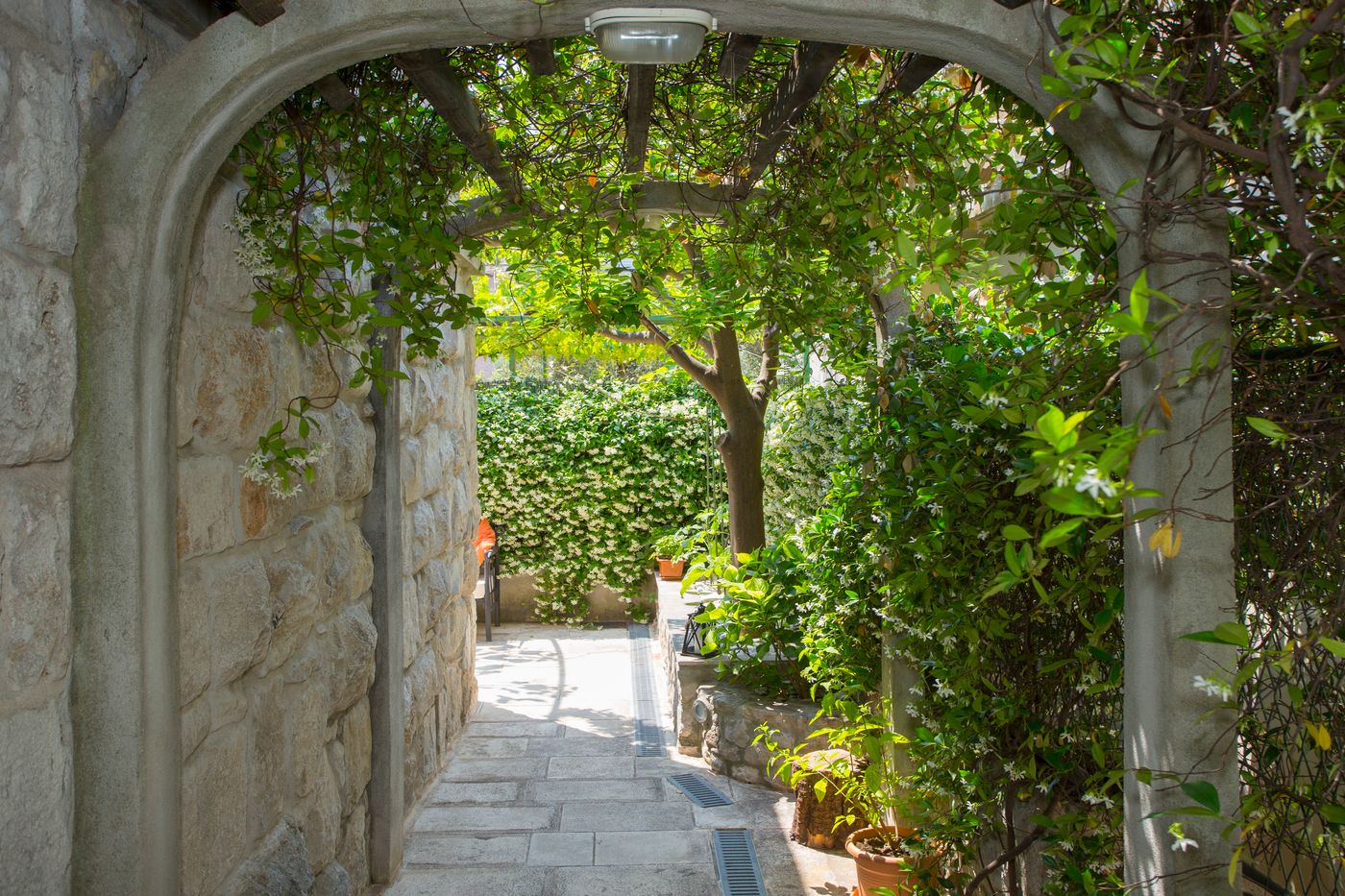 Apartment-Alma-Lobby-3