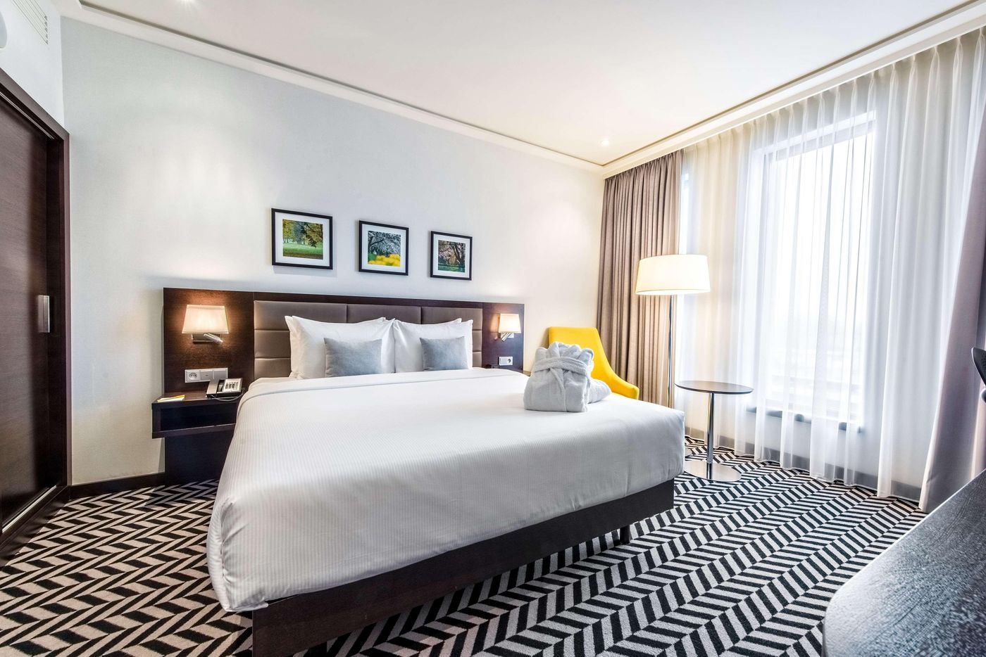 Hilton-Garden-Inn-Krakow-Airport-Room-12