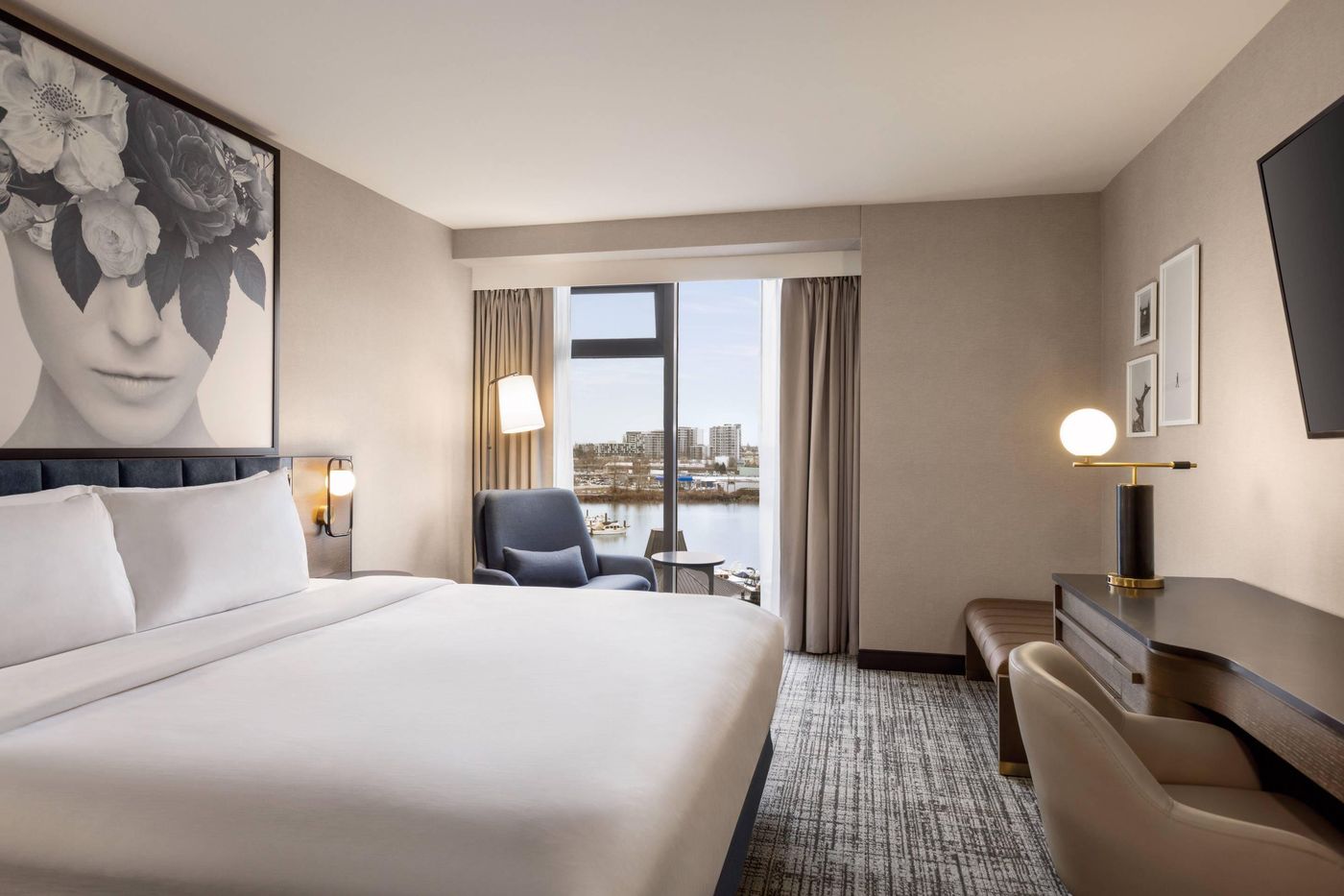 Radisson-Blu-Vancouver-Airport-Room-12
