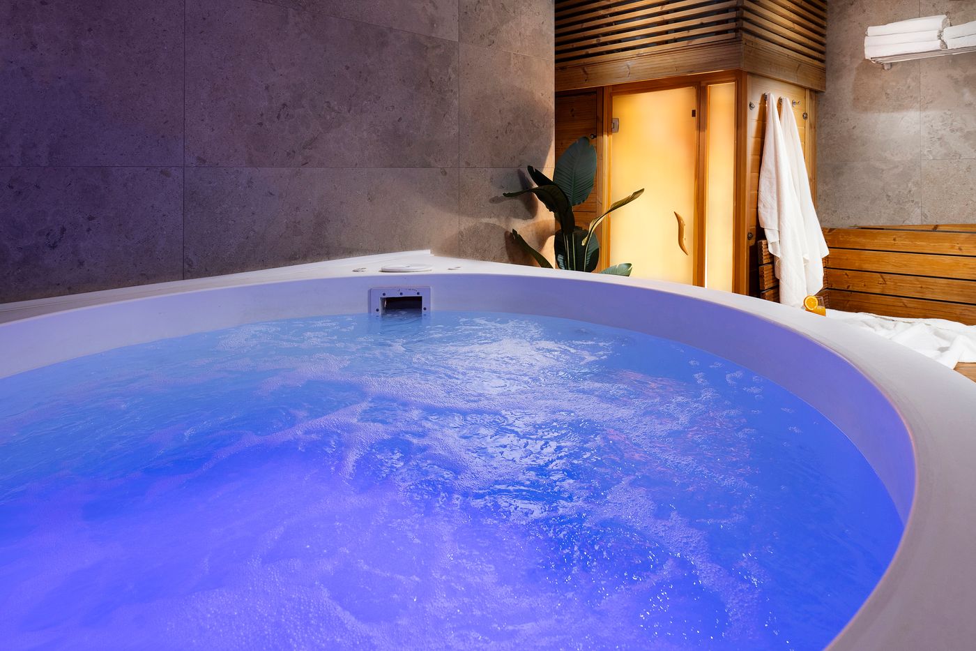 Bo18-Superior-Hotel-Pool-64