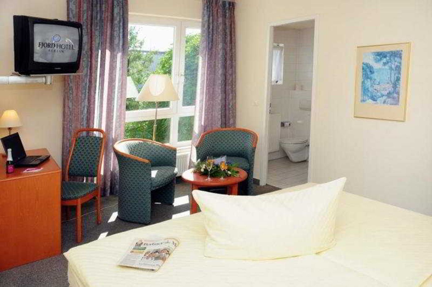 Lindemann-Hotel-Fjord-Room-36