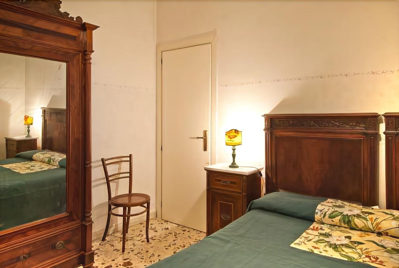 Villa-Fiorita-Room-14