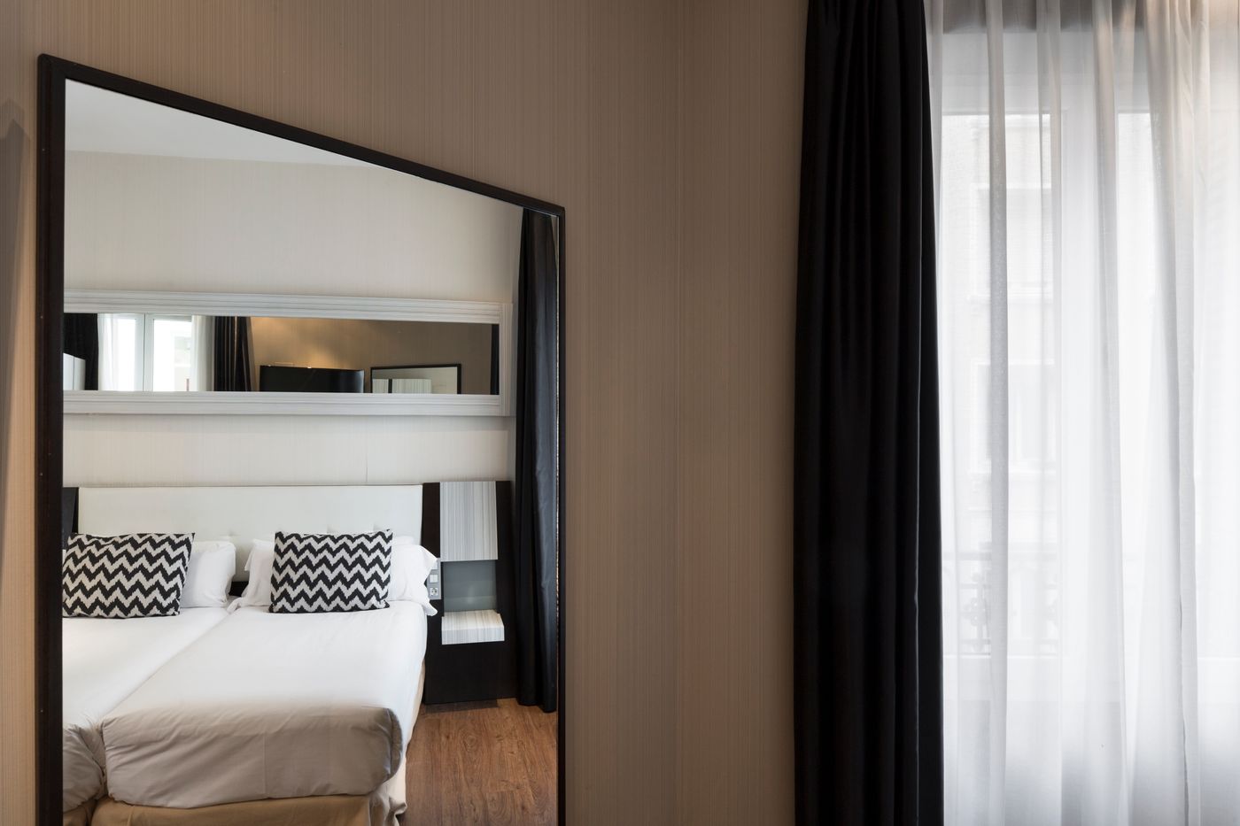 Petit-Palace-Triball-Room-14