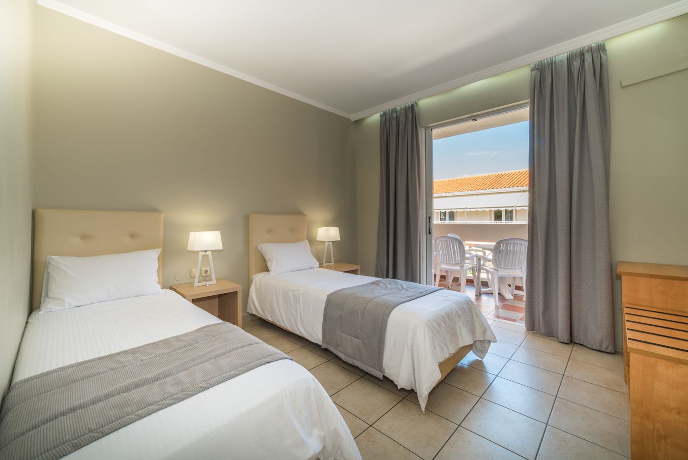 Xenos-Kamara-Beach-Room-20