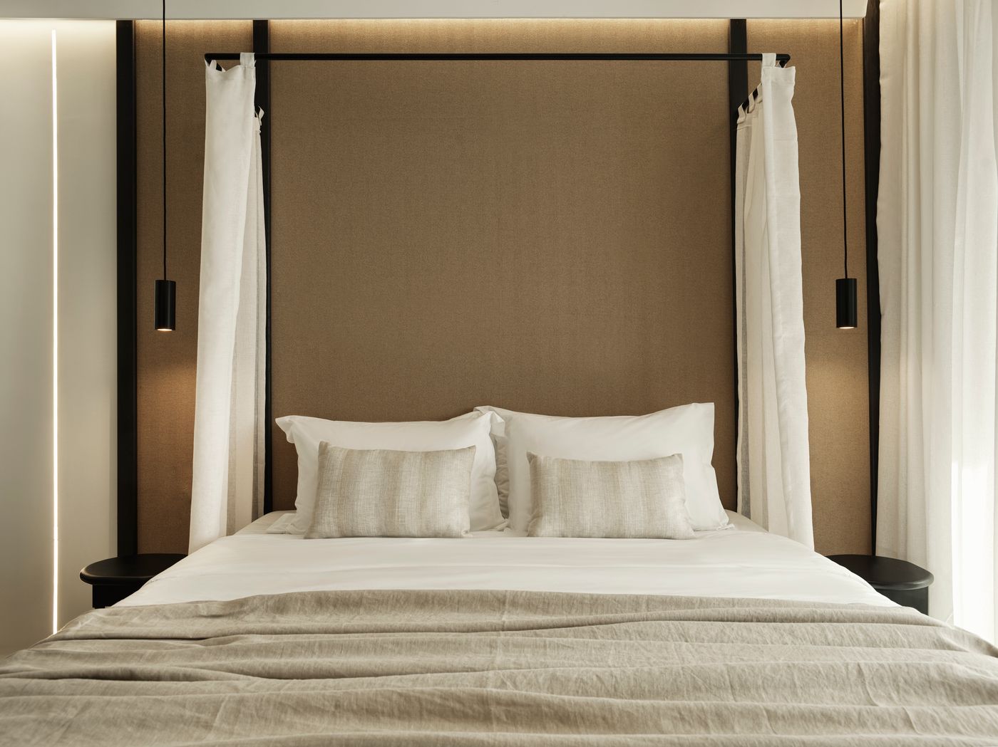 Ezio-Bo-Luxury-Living-Room-35