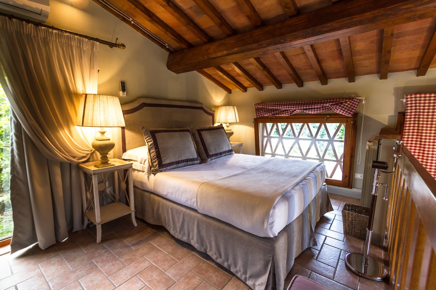 Relais-Villa-Olmo-Food-and-Wine-Resort-Room-20