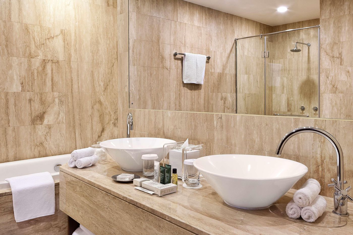 Hilton-Dubai-The-Walk-Room-74