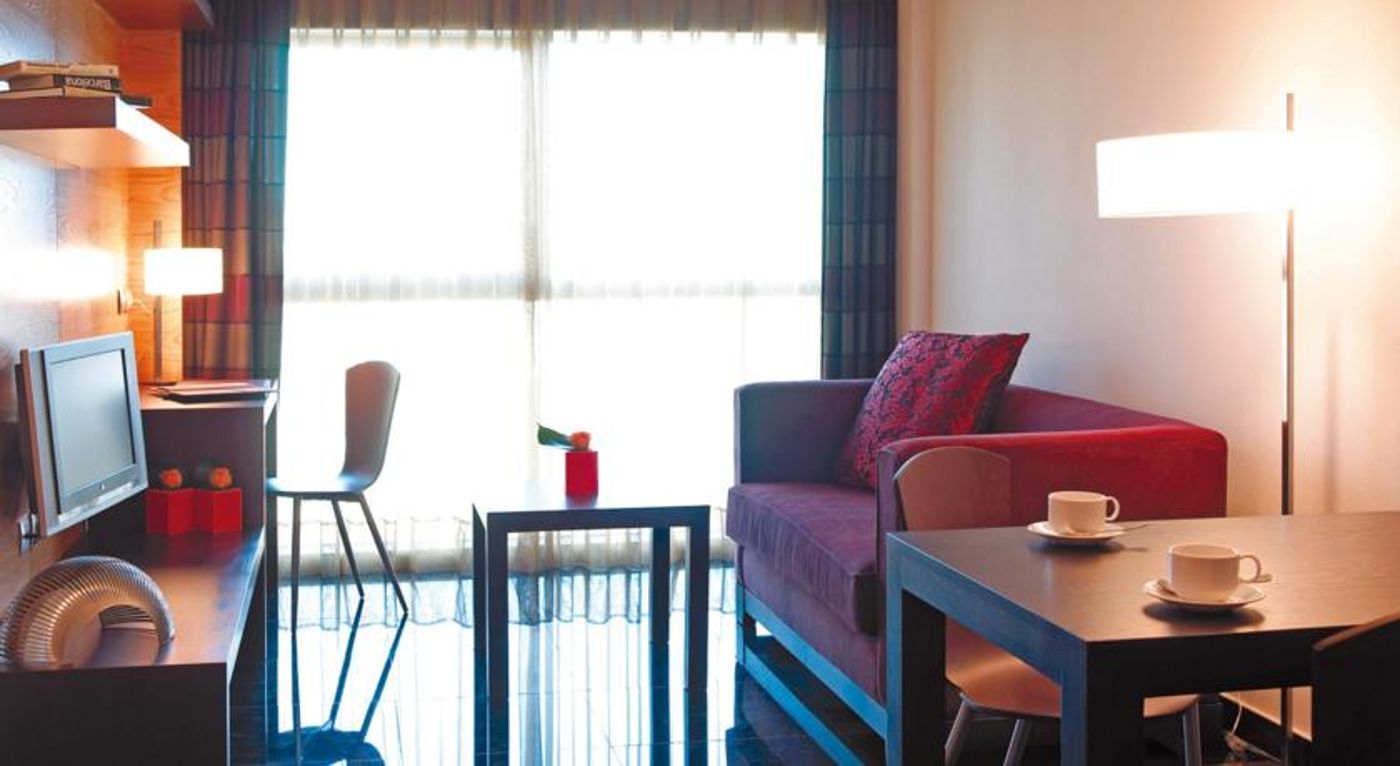 Hesperia Fira Suites-Barcelona
