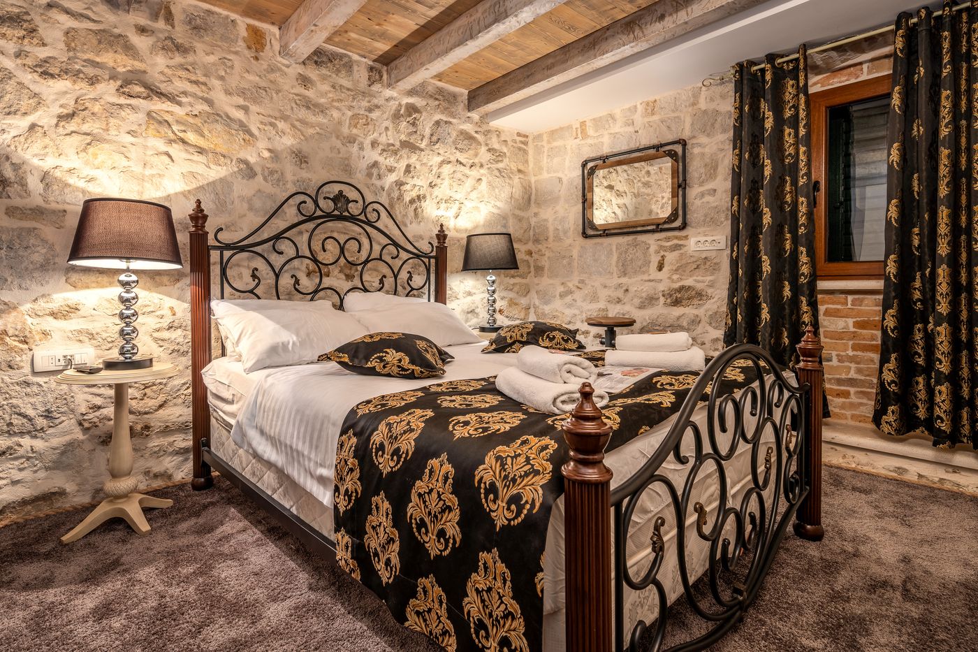 Heritage-Palace-Varos---Quaint---Elegant-Hotels-Room-13